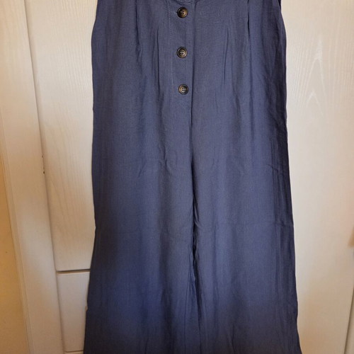 Regalinas set like new, blue crop pants and crop top