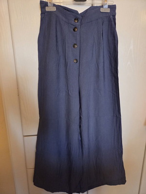 Regalinas set like new, blue crop pants and crop top