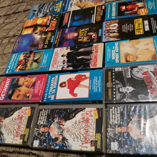 Collectible 17 VHS tapes set used, classic movies