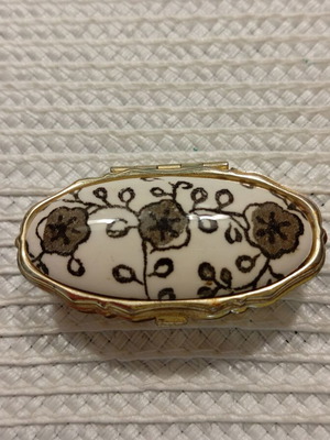 Vintage oval pillbox with floral decoration