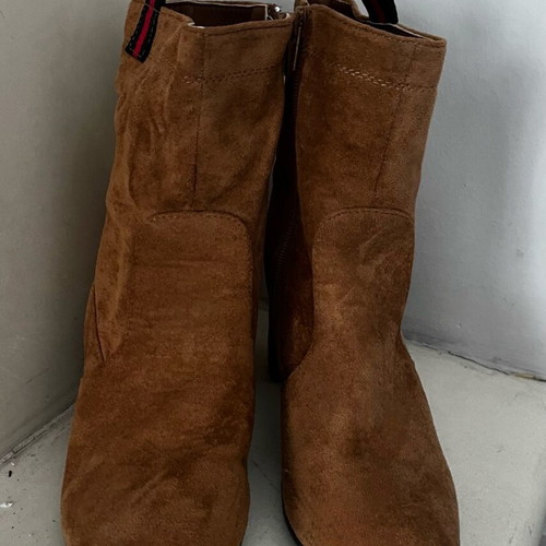 Women's boots new, size 39, brown