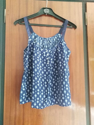Summer top like new, blue with white geometric pattern