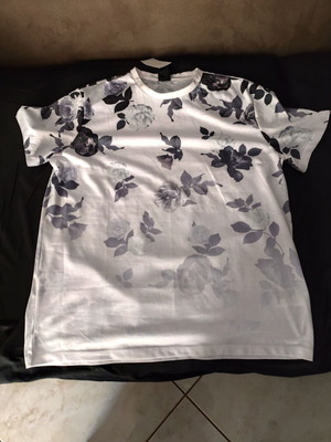 T, shirt no large HM καινούργιο αφορετο