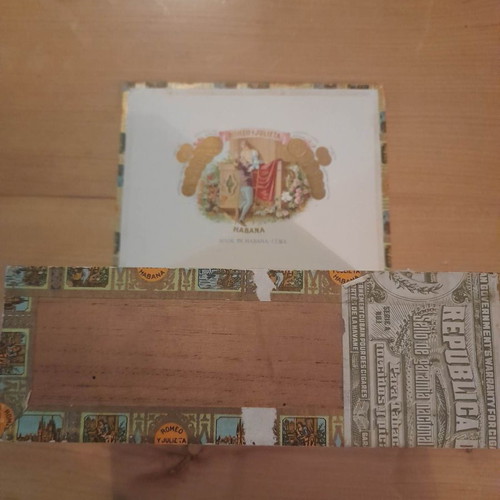 Vintage wooden Romeo y Julieta 25 Cedro Deluxe No.1 cigar box used