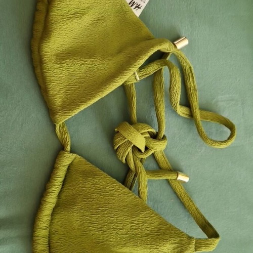 H&M bikini top like new, green textured fabric