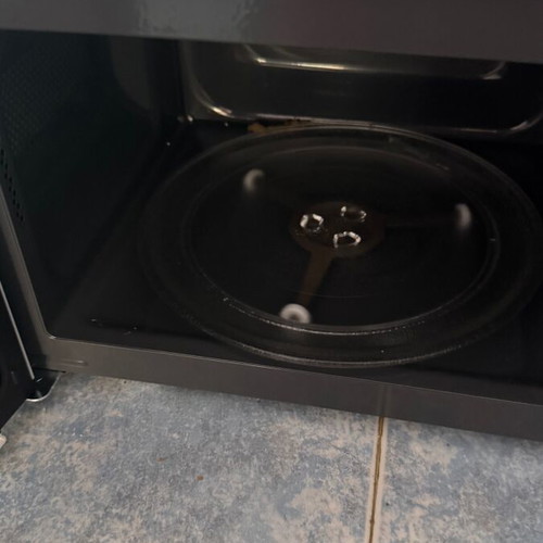 United MWO-2801 microwave oven, 700W, 5 power levels
