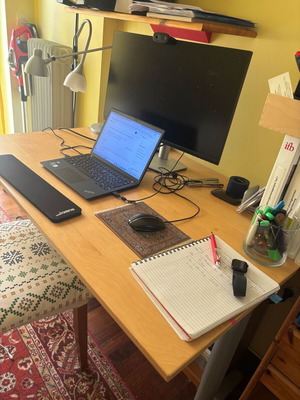 Desk with wooden surface and metal legs like new, suitable for students and home office