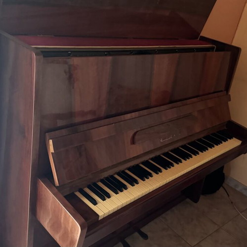 Russian piano like new