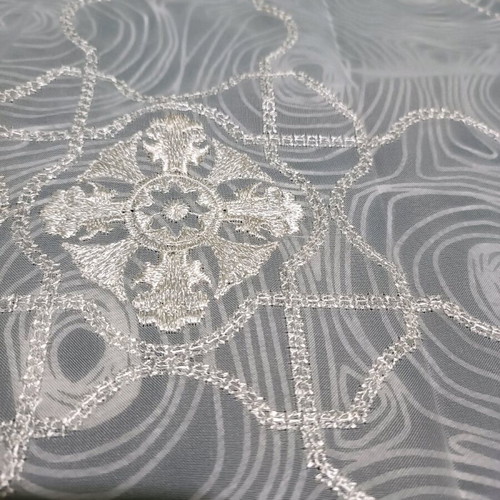 Set of lace embroidered tablecloth and runner like new, 2 pieces