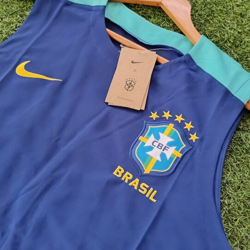 Brazil training set, size L, blue, Nike replica