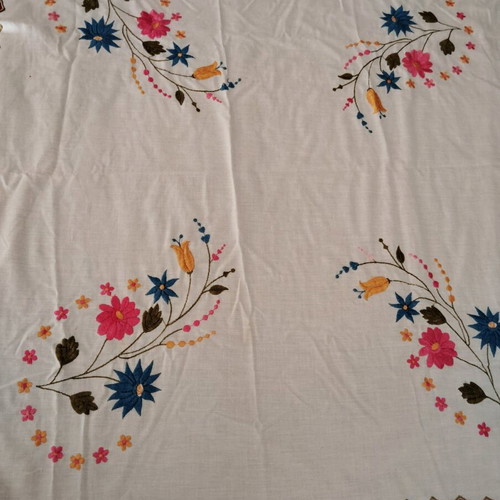Tablecloth used 0.70x0.70 embroidered