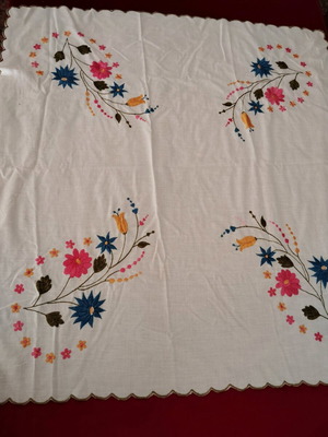Tablecloth used 0.70x0.70 embroidered