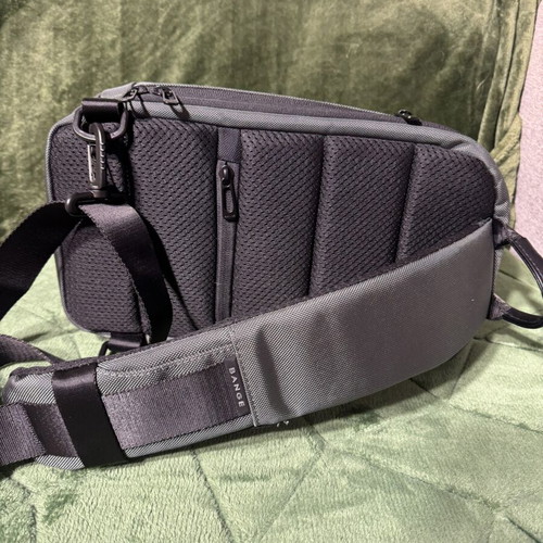 Bange 7565 Crossbody Shoulder Bag khaki like new