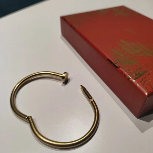 Stainless steel bracelet like new in matte gold color