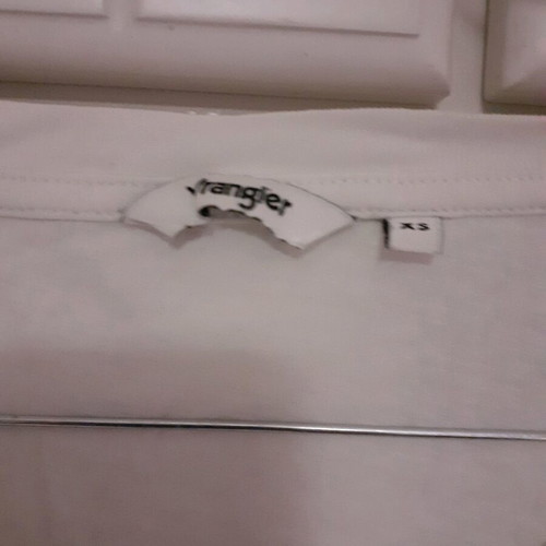 Wrangler white t-shirt like new with orange logo, size S