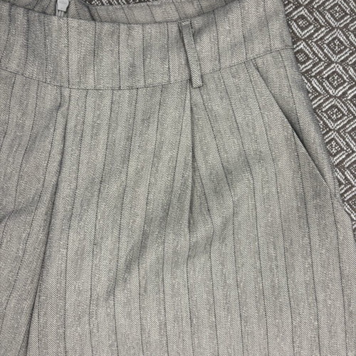 High-Waisted Women's Shorts with Pleats Shein like new, beige gray