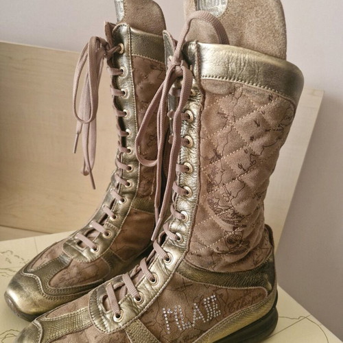 Alviero Martini 1a Classe quilted leather ankle boots like new, size 37