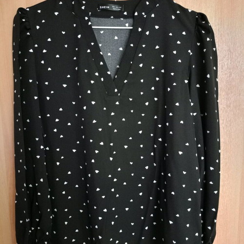 Blouse with white hearts like new, size small, Shein