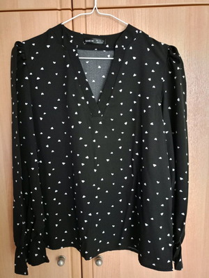 Blouse with white hearts like new, size small, Shein