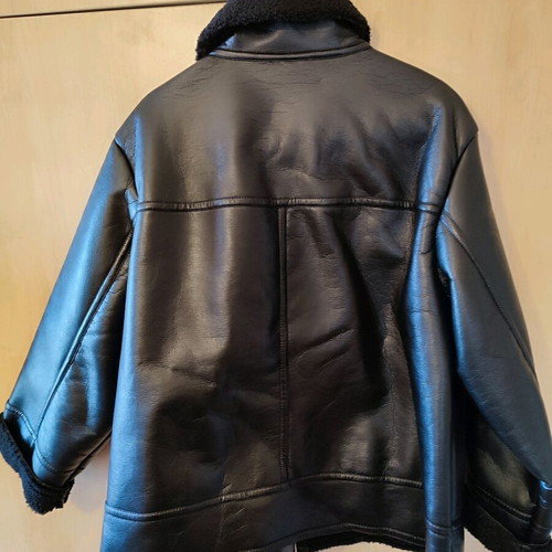 Zara black jacket with fur lining like new, size L