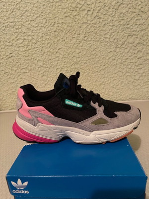 Adidas Falcon 41 1/3 used multicolor sports shoes
