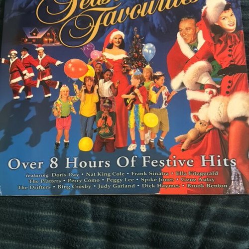 Christmas CDs like new, set of 8