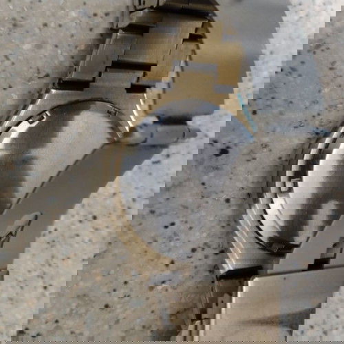 Дамски часовник употребяван с изтощена батерия