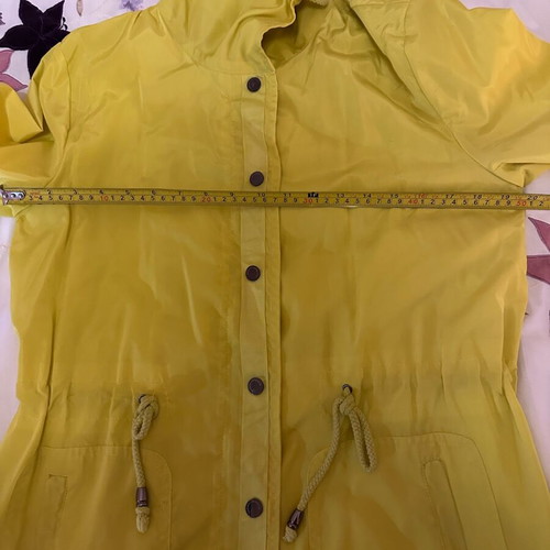 Sarah by Sarah Lawrence windbreaker like new, size 42, yellow