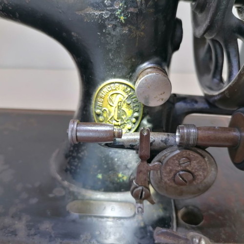Singer hand-crank sewing machine used from 1892