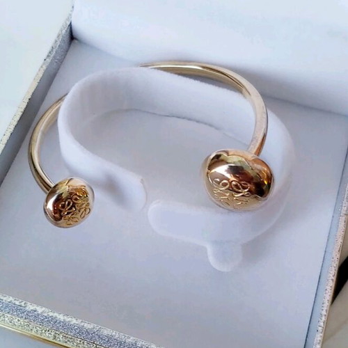 Bracelet used, gold color, size 17, bought in Italy