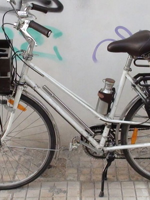Vintage bicycle like new with wooden carrier and accessories