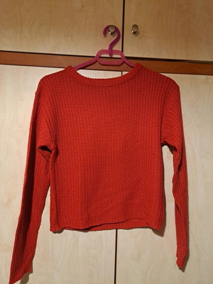 Red knitted sweater like new, size S