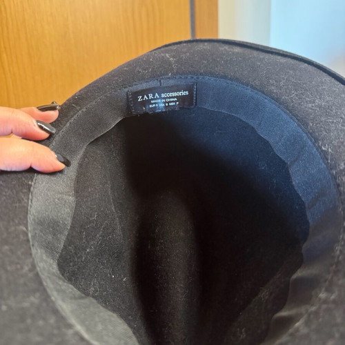 Zara hat used with gold details black one size