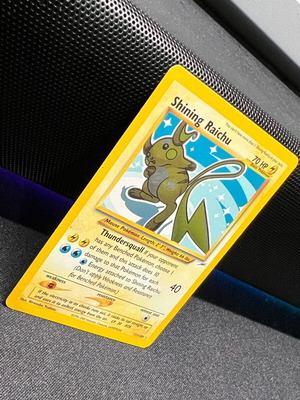 Shining Raichu Secret Rare (111/105) σαν καινούργιο Pokemon TGC