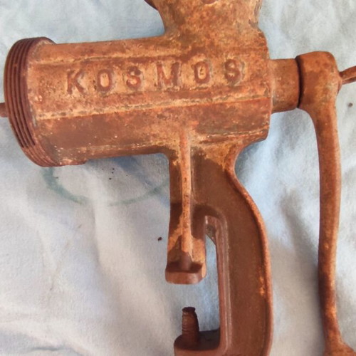 Meat grinder vintage used, broken side