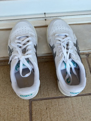Asics women's athletic shoes, white, size 37.5