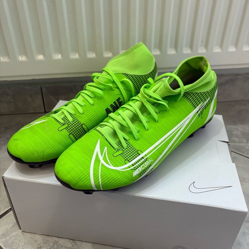 Nike football boots custom made like new, size 44.5, green