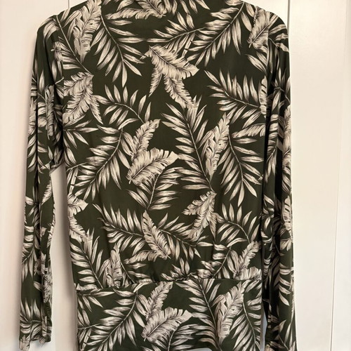 Long sleeve shirt green size L like new