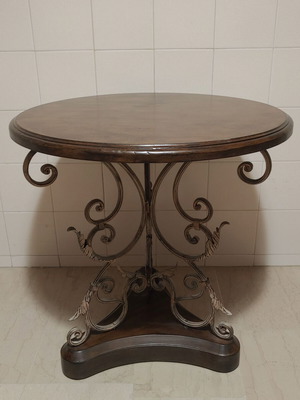 Round wooden table with metal leg, vintage style