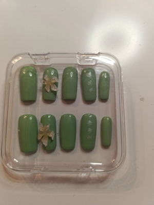 Press on nails καινούργιο, σχέδια για κάθε ηλικία και γούστο