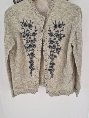 Knitted cardigan like new beige-gray with silver pearl buttons