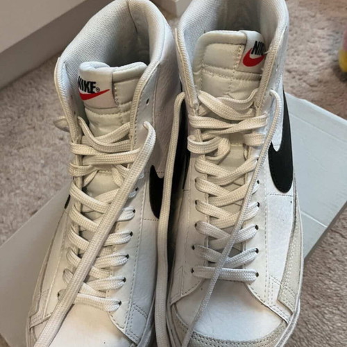 Nike Blazer Mid '77 athletic shoes like new, size 40, white