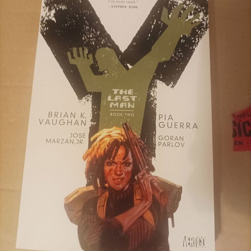 Y the Last Man Book 2 graphic novel used, English