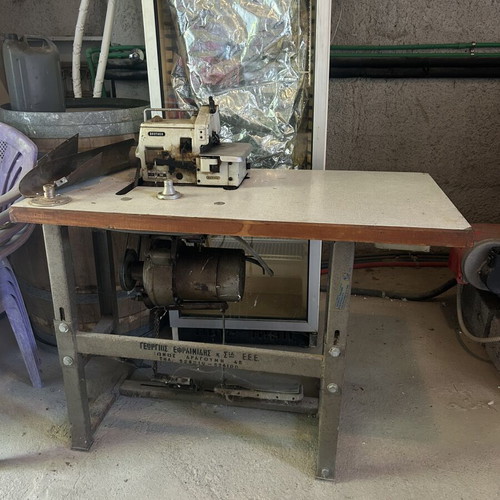 Brother 5-Thread Overlock Sewing Machine used, professional