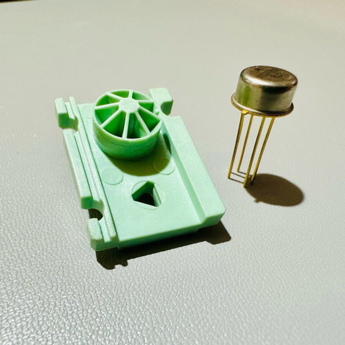 Motorola MD2905A Dual PNP Transistor new with gold pins
