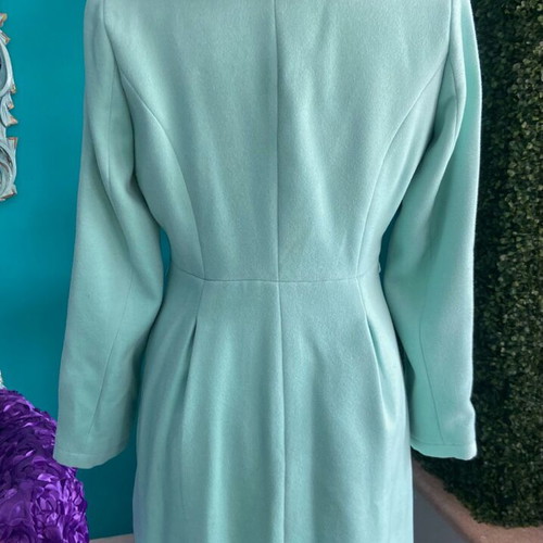 Vintage green coat with beige faux fur collar used
