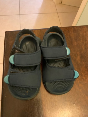 Πέδιλα Adidas μεταχειρισμένα, νούμερο 23