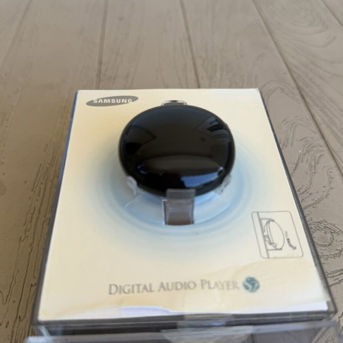 Samsung YP S2 Pebble MP3 Player 1GB like new