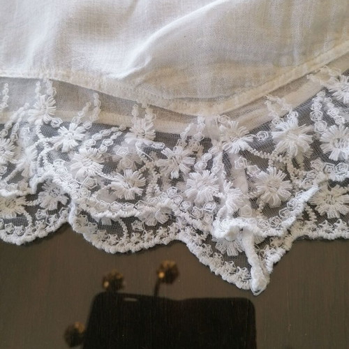 Linen blouse with lace, like new, beige, size M