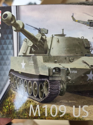 M-109 US Army model kit 1/72 scale Revell like new